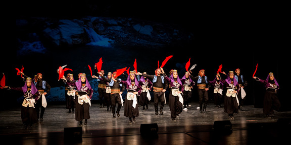 Auftritt von TU Dance Arts: Steps of anatolia