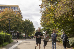 Laufende auf dem Campus