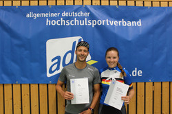 HSP-Chef Christoph Edeler und Stefanie Dohrn mit ihren Urkunden