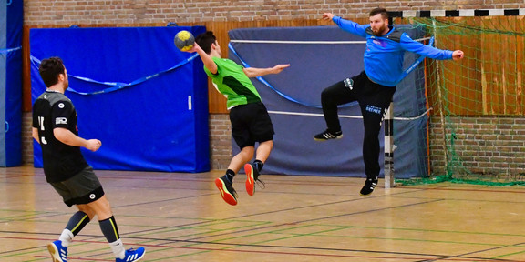 Handballspieler im Spiel